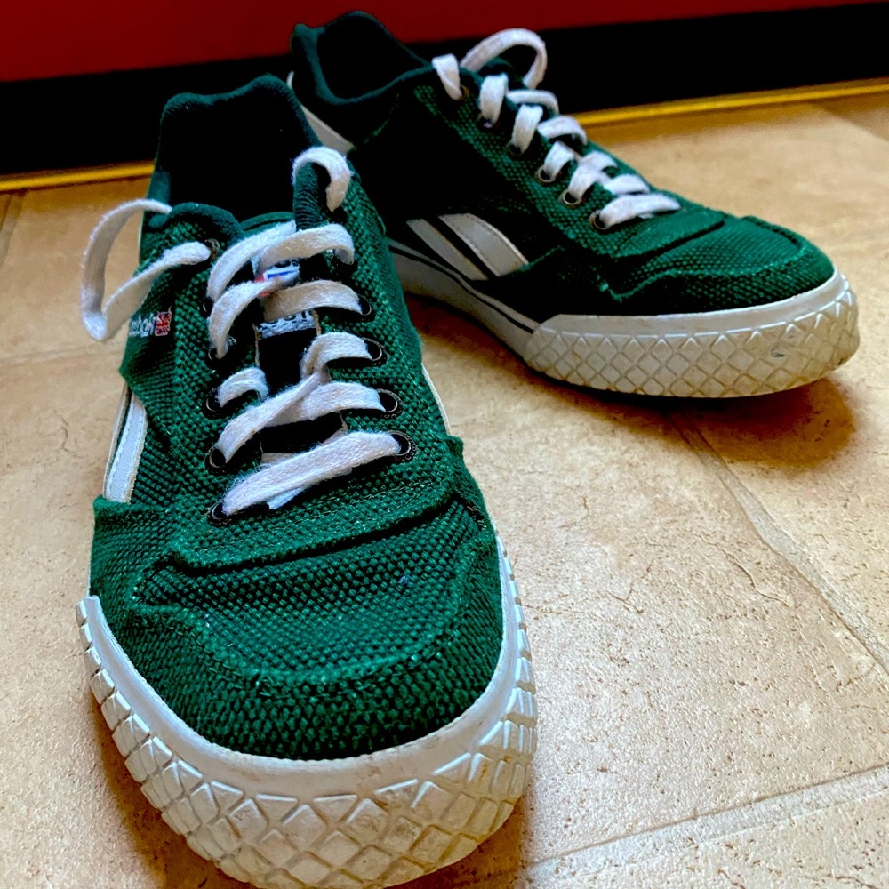 Size 7 green vintage Reeboks.
